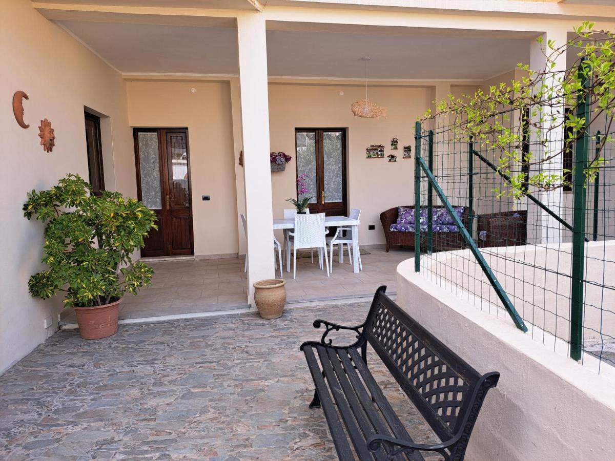 Villa I Sogni Di Alice à Pula Extérieur photo