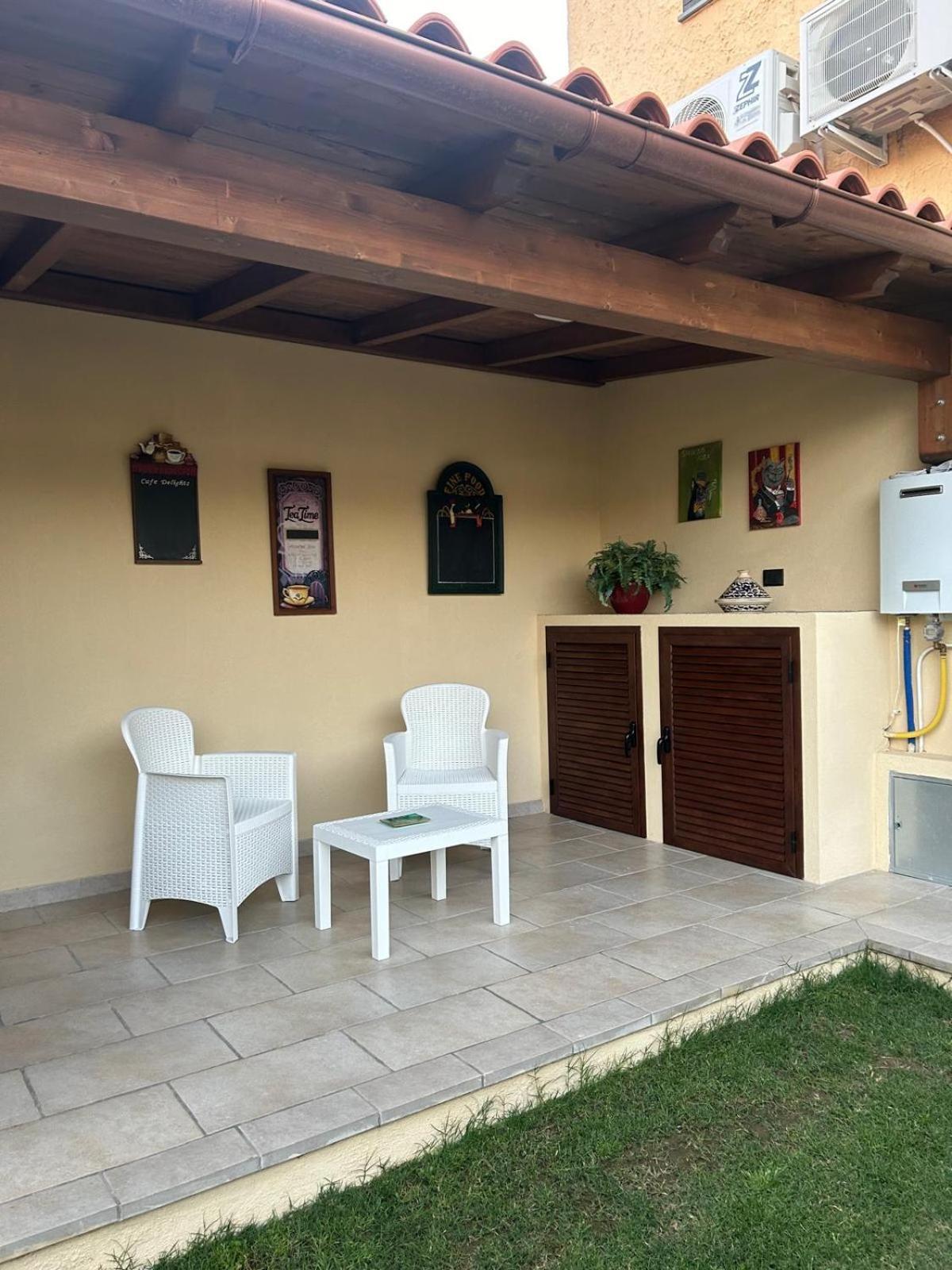 Villa I Sogni Di Alice à Pula Extérieur photo