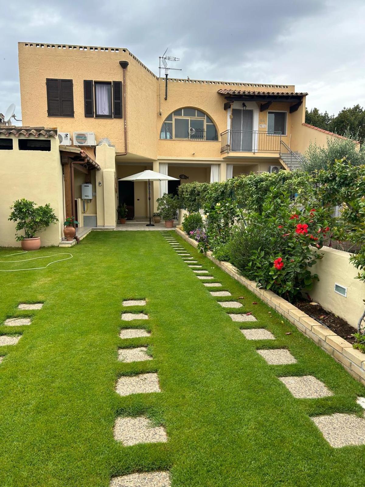 Villa I Sogni Di Alice à Pula Extérieur photo
